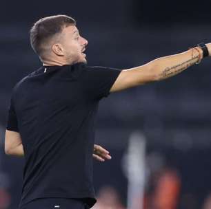 Anselmi: "Quando o time perde, o treinador é burro. Hoje sou um burro"