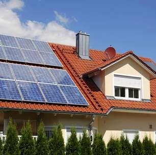 Casa térrea com painéis solares de 70 metros quadrados une eficiência energética, autonomia e economia mensal garantida