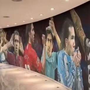 Tévez revela mansão luxuosa em tour com Patrice Evra e Ji-Sung Park