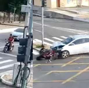 Câmera registra momento em que motociclista é atingido e morto após carro avançar sinal em Teresina