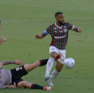 Veja a análise do VAR para expulsão de Zapelli em Fluminense x Athletico-PR no Maracanã