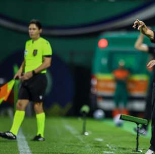Luís Castro aponta situação "estranha" antes de Grêmio x Vitória