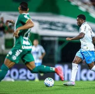 Em jogo de falhas, Grêmio empata com a Chapecoense pelo Brasileirão