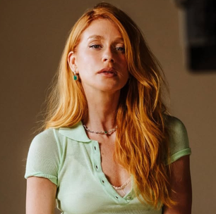 Marina Ruy Barbosa deixa lingerie à mostra em campanha de joias