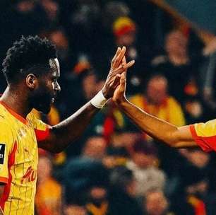 Lens goleia o Angers e assume provisoriamente a liderança do Francês