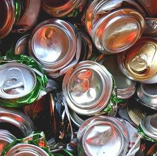 Adolescente cria rede solidária a partir da reciclagem na Inglaterra