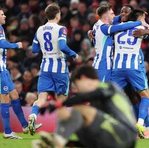 Welbeck brilha, e Brighton bate o Liverpool pela Premier League