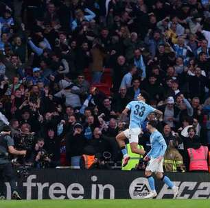 City aproveita falha de goleiro, vence Arsenal e é campeão da Copa da Liga Inglesa