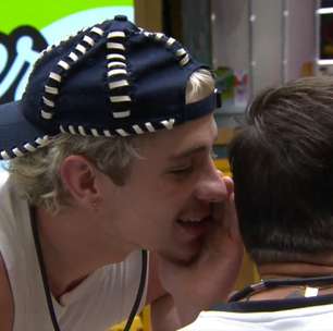Jonas, do BBB 26, diz que Juliano Floss tem mau hálito e debocha: "Tá peidando pela boca!"