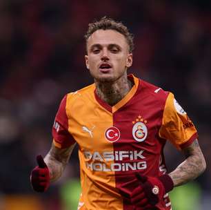 Amputação? Galatasaray detalha grave lesão de Noa Lang após jogo contra o Liverpool