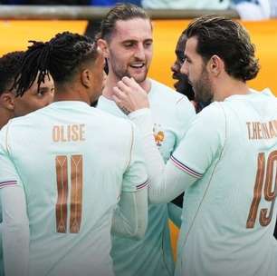 Com um a menos, França se impõe e vence o desfalcado Brasil
