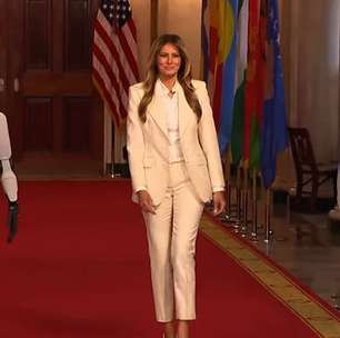 Melania Trump leva robô humanoide para evento na Casa Branca sobre IA
