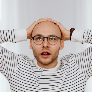 Calvície aos 17? Cresce o número de homens com queda de cabelo e especialista faz alerta: "Você pode estar piorando sem saber"