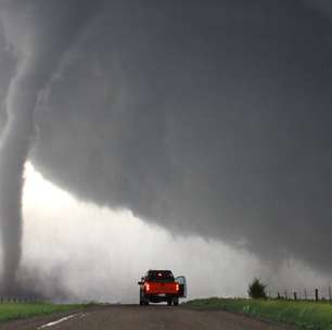 Cientista conta o que vivenciou e como sobreviveu quando se viu acidentalmente dentro de um tornado