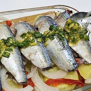 Sardinha de forno prática e com um molho perfeito, para você preparar na semana santa