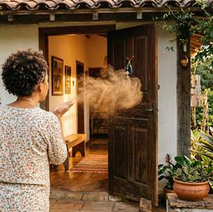 Você já soprou canela na porta hoje? Veja o que está por trás do ritual