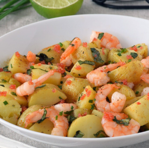 Nem tomate, nem alface: a melhor salada para um jantar leve tem poucos ingredientes e parece receita de chef