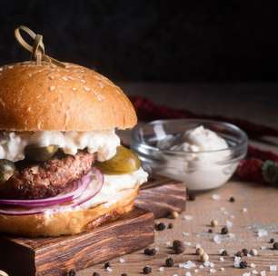 Hambúrguer na air fryer: o jeito fácil de fazer sem sujeira