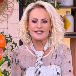 Ana Maria Braga segue trend da gravata com peça estampada de R$ 368,80