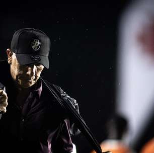 Renato "resgata" jogador esquecido no Vasco e dá sequência como titular