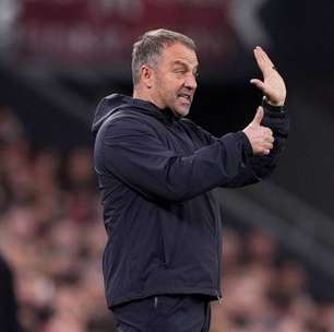 Flick condena racismo e elogia postura de Lamine Yamal antes do clássico