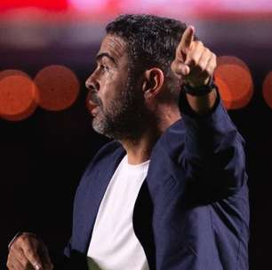 Artur Jorge aponta inconsistência defensiva, mas não poupa ataque do Cruzeiro