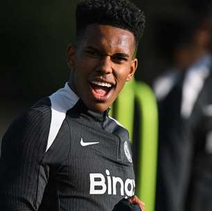 Técnico do Chelsea se derrete por Estêvão: "Onde estiver em campo, é uma ameaça"