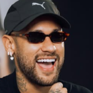 Neymar surge em momento fofo ao lado da filha, Mavie