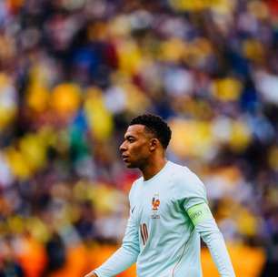 Mbappé cogitou deixar seleção da França após sofrer racismo