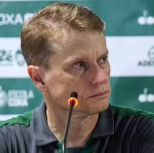 Seabra explica 3 zagueiros no Coritiba e mostra para torcida ideia contra Fluminense