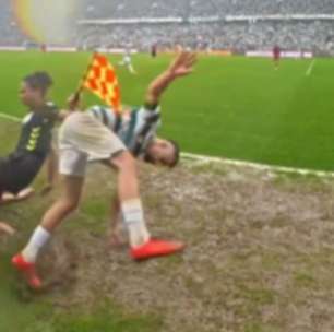 Bandeirinha é derrubada por jogador durante partida de futebol na Turquia