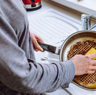 Sabedoria de vó: o jeito certo de ariar panelas e deixá-las brilhando