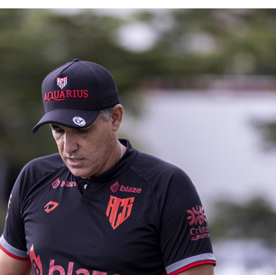 Goleiro do Atlético-GO recém contratado pede passagem após falhas de companheiros