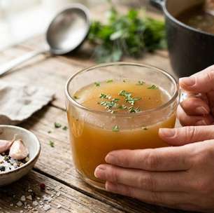 O segredo do colágeno: veja como preparar o caldo de ossos para beneficiar pele e articulações