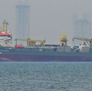 Navios voltam a cruzar o Estreito de Ormuz após acordo de cessar-fogo