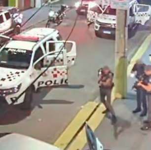 Vídeo mostra tiroteio que deixou PM e três suspeitos mortos após assalto a farmácia no interior de SP