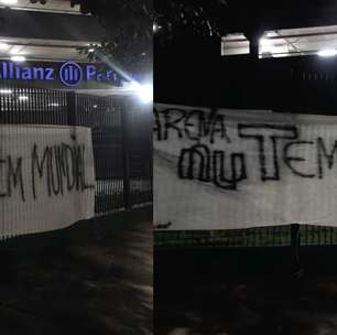 'Arena Nu Tem Mundial': torcida do Corinthians estende faixa no Allianz para provocar o Palmeiras
