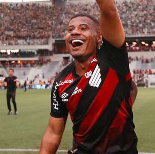 Gilberto bate no peito pelo Athletico-PR e cresce no jogo: "Problema de Benavídez é"