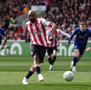 Igor Thiago celebra recorde na Premier League e persegue Haaland