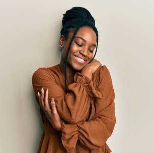 3 banhos de ervas para renovar a energia feminina e atrair amor próprio