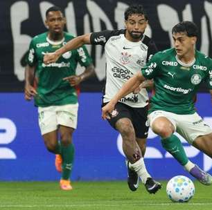 Drone lança porco de pelúcia durante Corinthians x Palmeiras