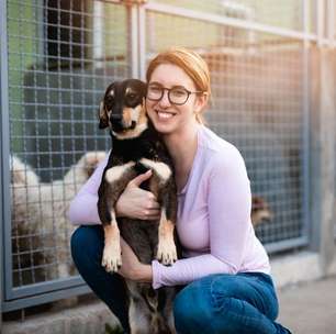 Mulheres lideram adoção de pets, mas arcam com o peso crescente dos desafios