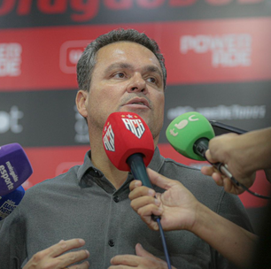 Criticou? Após jogo do Atlético-GO, Adson Batista é sincero sobre elenco: "Uma equipe"