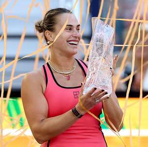 Número 1 do mundo, Sabalenka diz que bebe para comemorar títulos e revela segredo para aliviar tensão