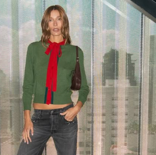 Sasha sai do neutro, aposta no contraste de verde e vermelho e inclui bolsa de R$ 12 mil