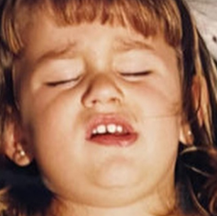 Essa fofurinha fazendo careta virou uma das 'nepobabies' mais famosas do Brasil - hoje é fashionista e já chegou a Hollywood. Reconhece?