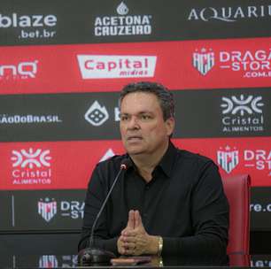 Após punição da FIFA ao Atlético-GO, torcida se manifesta e cobra Adson
