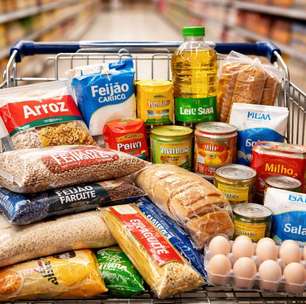Cesta básica leva R$ 631 de quem ganha mínimo e aperta o bolso