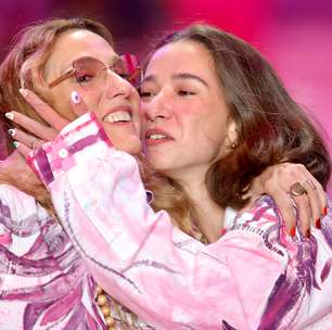 Isabela Capeto divide desfile com a filha Chica e leva ao Rio Fashion Week coleção inspirada em flor e parangolés