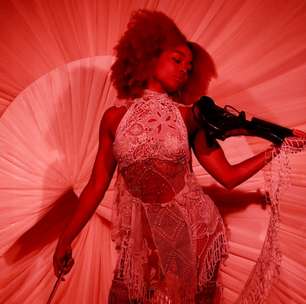 Helô Rocha faz sereias, deusas e figuras míticas invadirem a passarela do Rio Fashion Week, com o bordado como protagonista